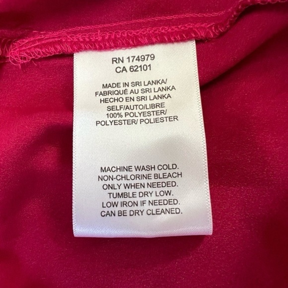 NWT BCBGMaxAzria Sangria Red Keyhole Womens Sleeveless Satin Georgette Top S - Picture 9 of 9